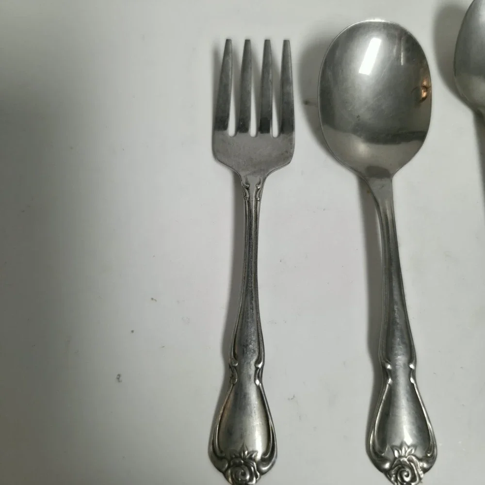 1881 Rogers Oneida ARBOR ROSE True Rose Stainless Flatware Lot of 4 Spoons Fork